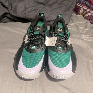 Dam 8 never worn